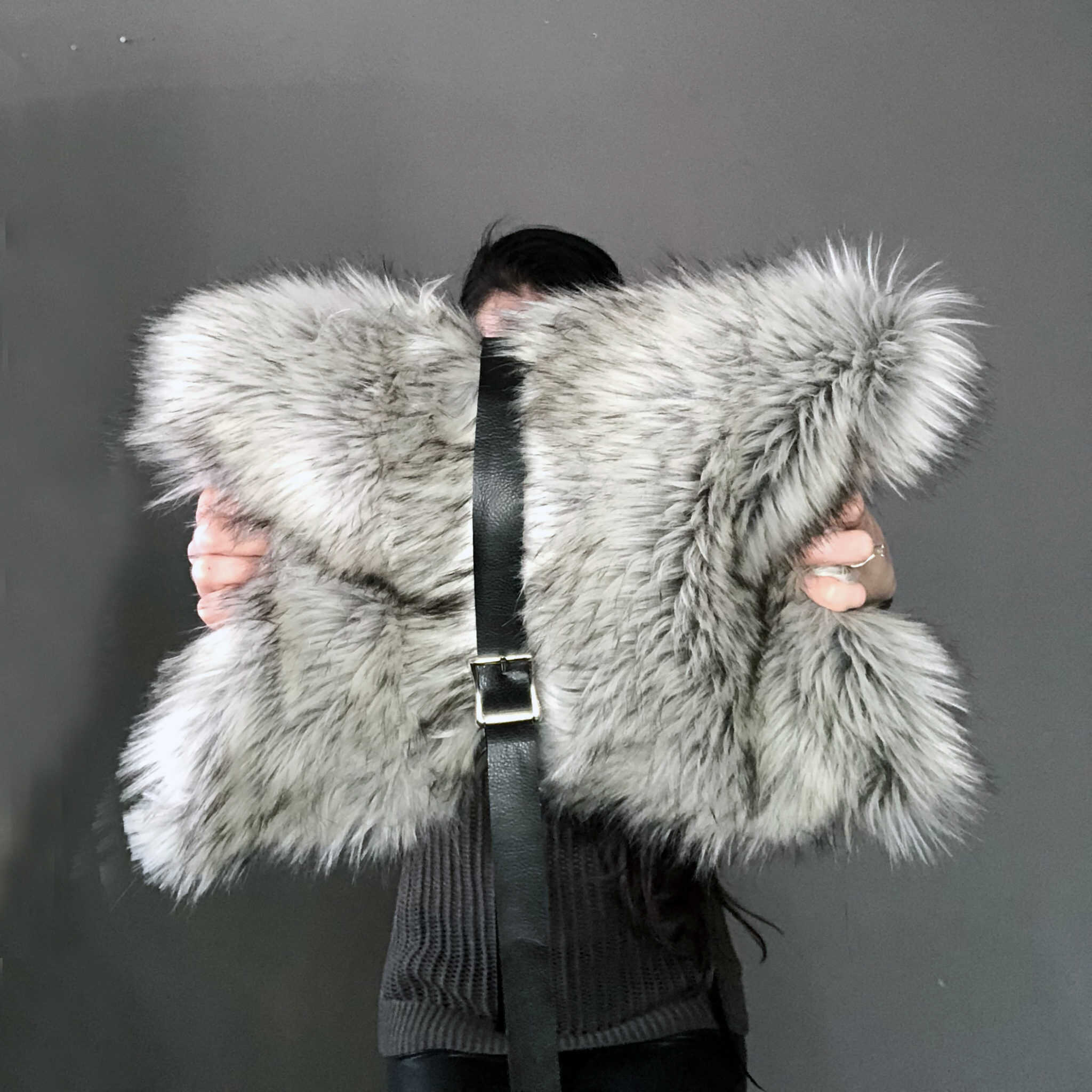 How to DIY this belted faux fur purse clutch laptop holder from scratch. See the full step by step tutorial