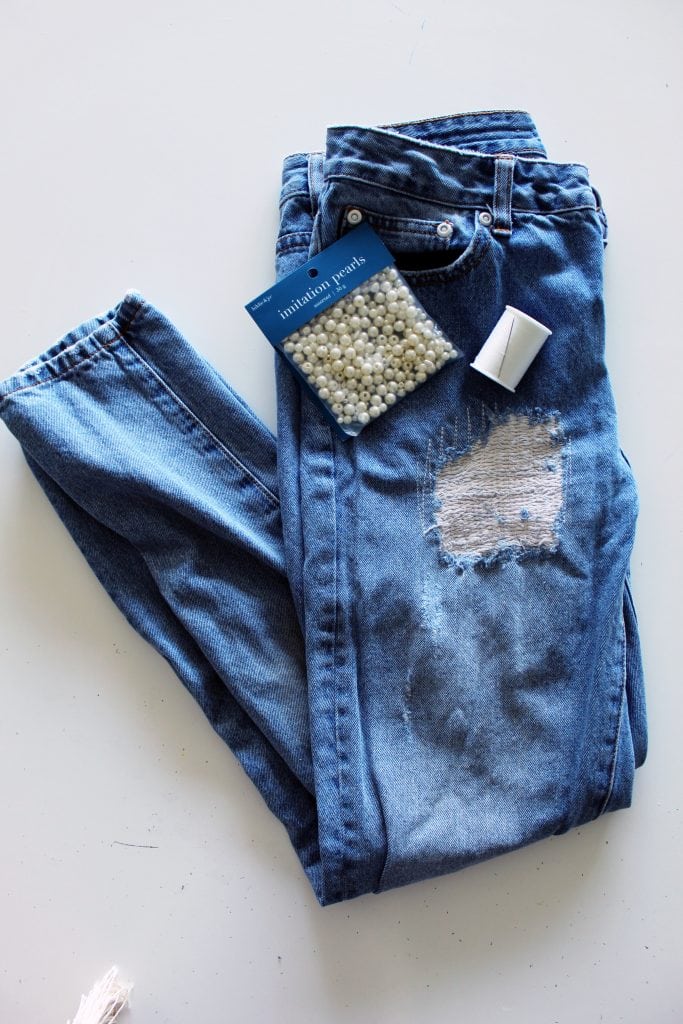 Add Pearls To Your Old Jeans for a new look . Denim refashion idea