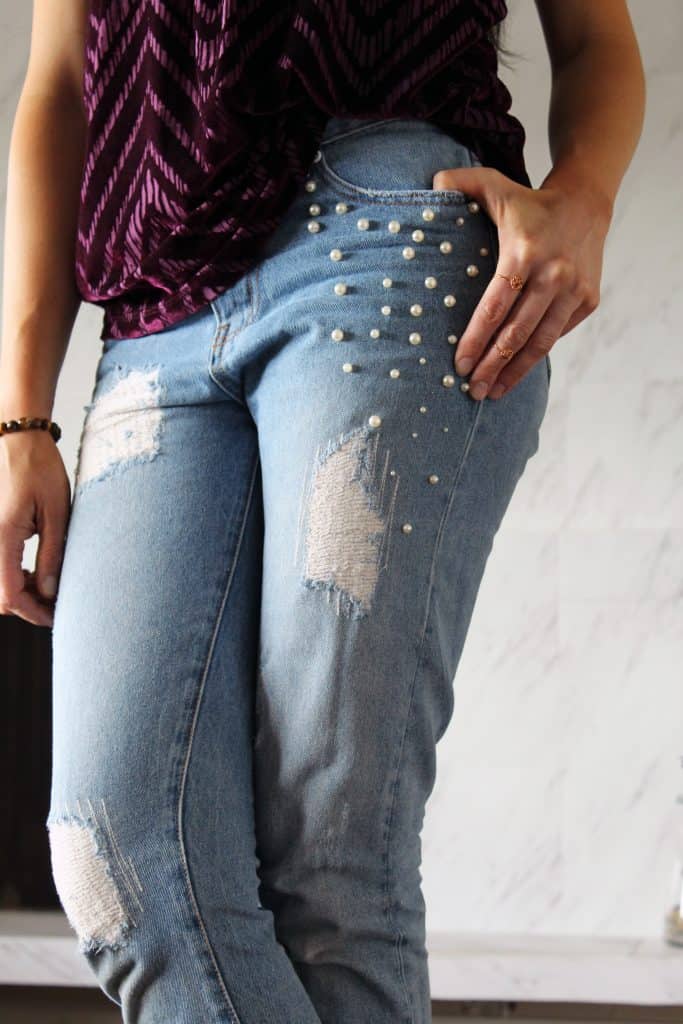 Sew Pearl Beads To Your Old Jeans for a new look . Denim refashion idea.