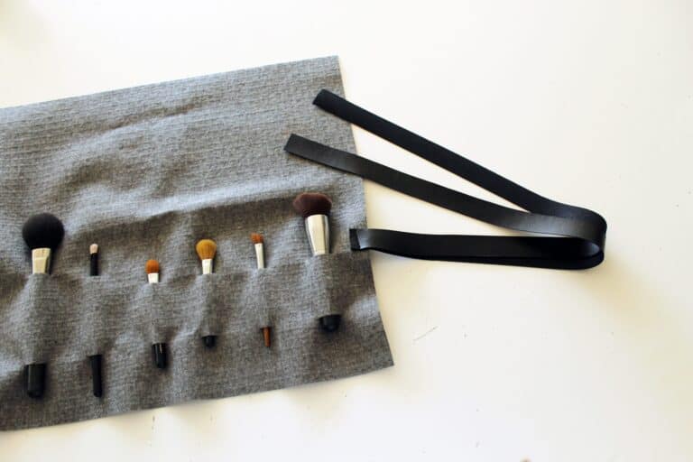 Simple DIY Makeup Brush Holder Travel Rolls .