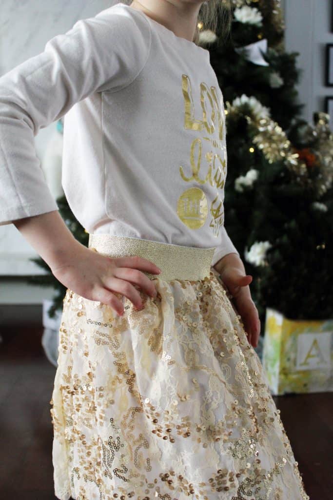 How to make a pull on elastic waistband sequin skirt for little girls detail