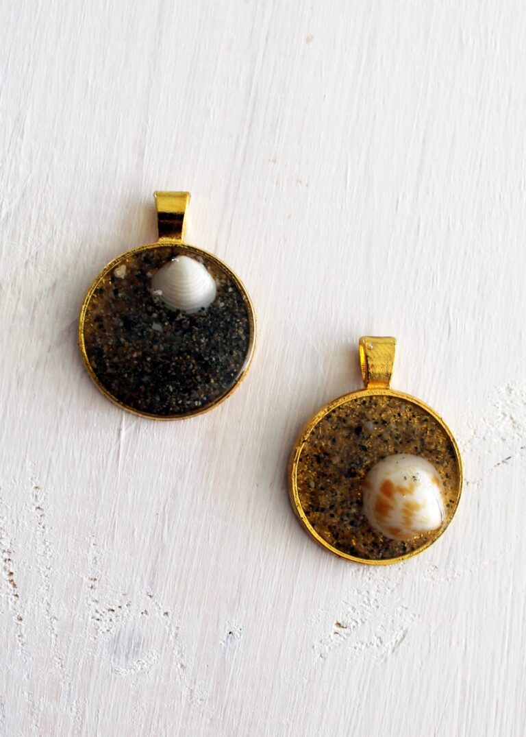 DIY Resin Jewelry Pendants w/ Sand And Seashells