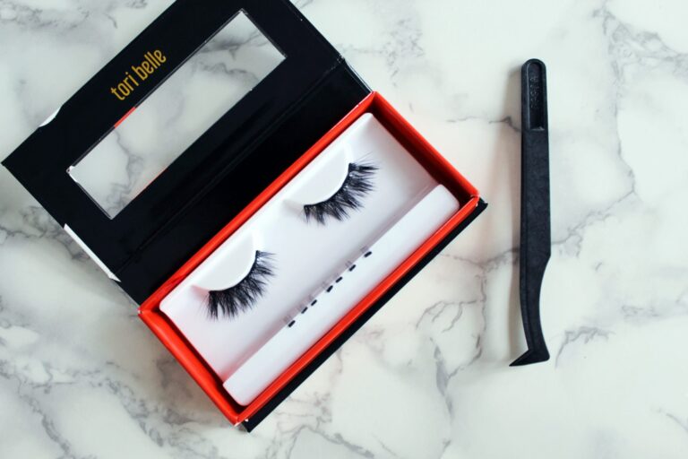 Magnetic eyeliner for your faux eyelashes